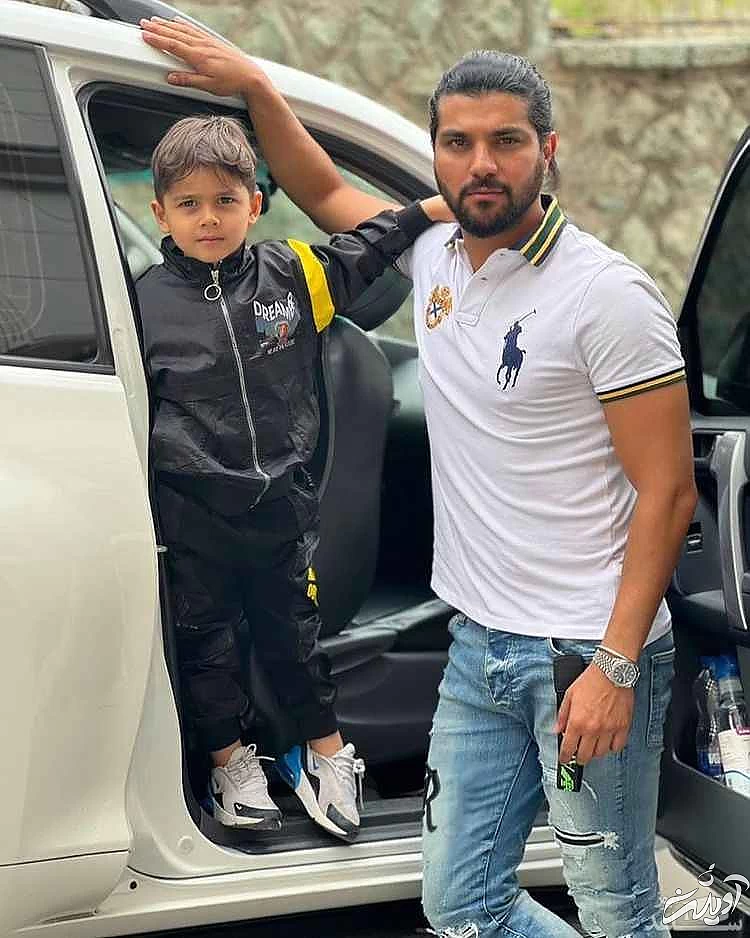 سینا مهراد در کنار پسر مشتیِ برادرش